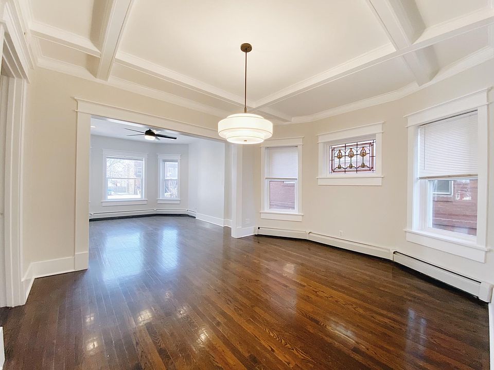 1st image of 220 N Austin Blvd #1