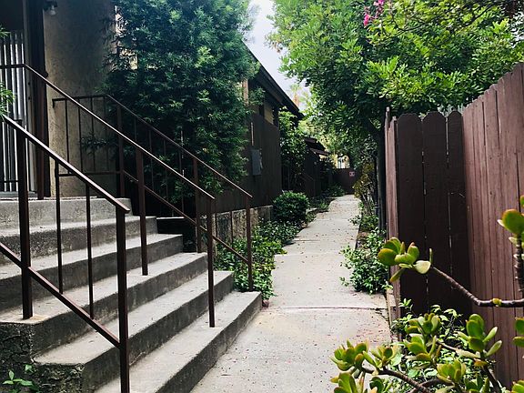 2nd image of 981 E Villa St APT 2