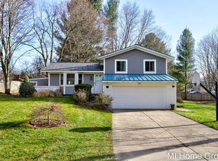 8134 Crestview Ave, Jenison, MI 49428