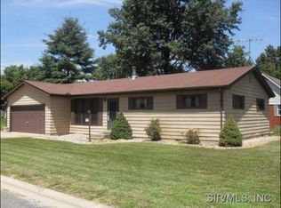 1415 28th St, Highland, IL 62249