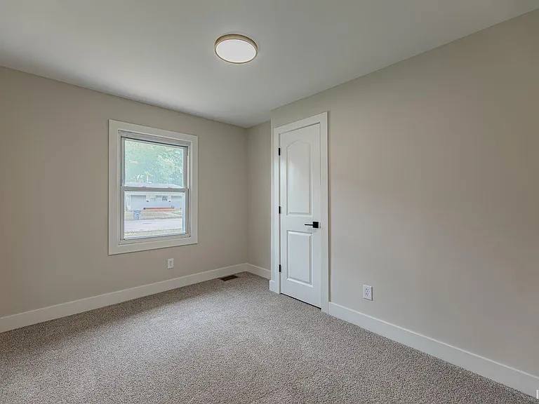 1628 E Blackford Ave — Photo 10