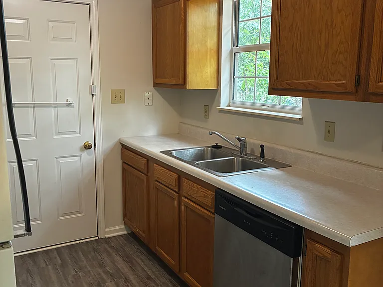 1421 McMillan St — Photo 3