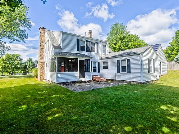 2nd image of 138 Vining Hill Rd