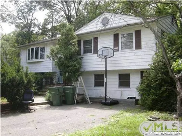 198 Whalepond Rd, Eatontown, NJ 07724