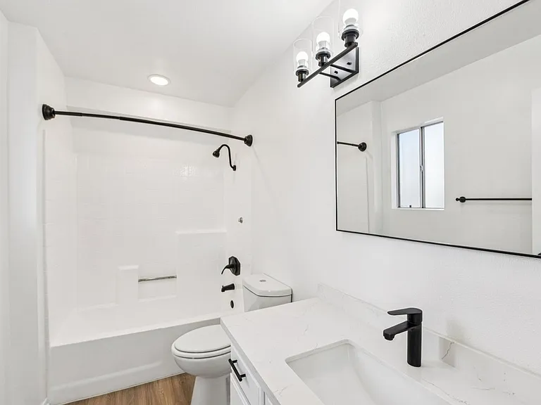 310 Virgil — Photo 84