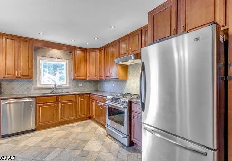 30 Edgehill Ave #28 — Photo 8