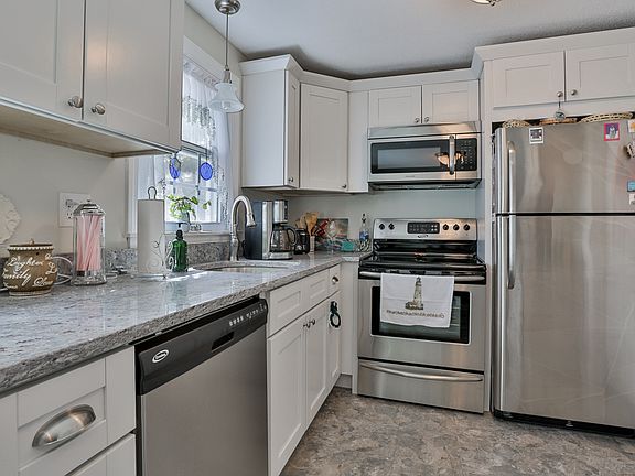 5th image of 9 Foxtail Ln APT 05