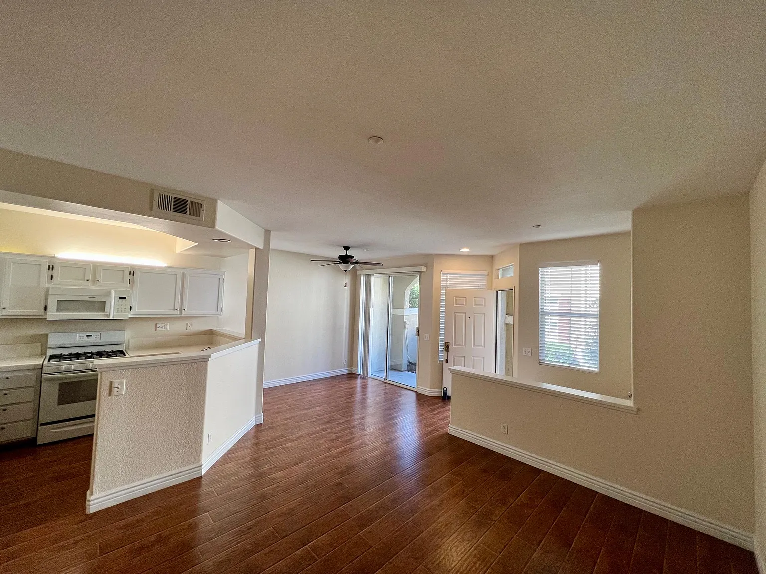 2 bed, 2.5 bath, 1183 sqft, $3,695 — Photo 4