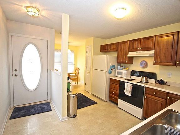 3rd image of 2272 Raymond Park Dr