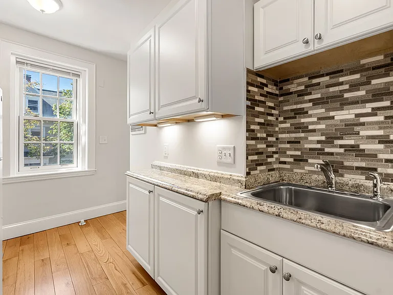 353 Harvard St — Photo 8