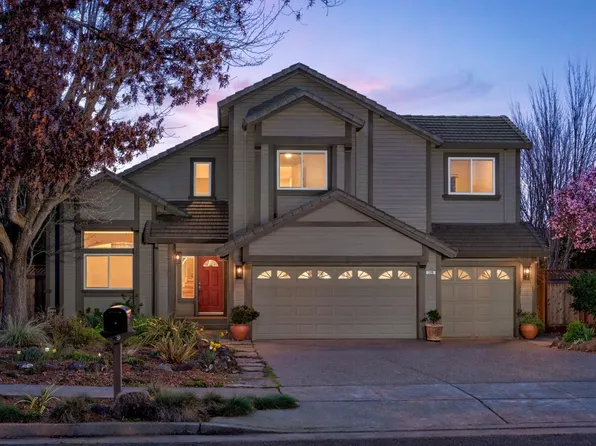 220 Black Oak Drive, Petaluma, CA 94952