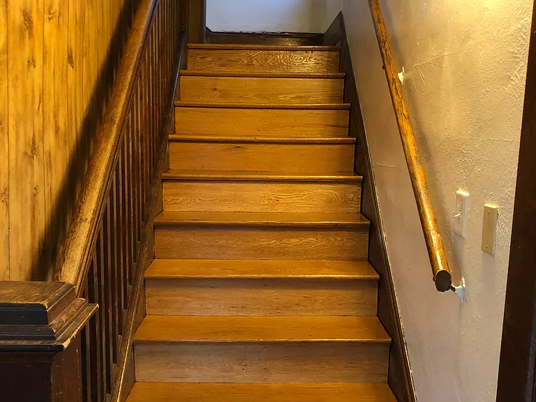Foyer looking upstairs to landing