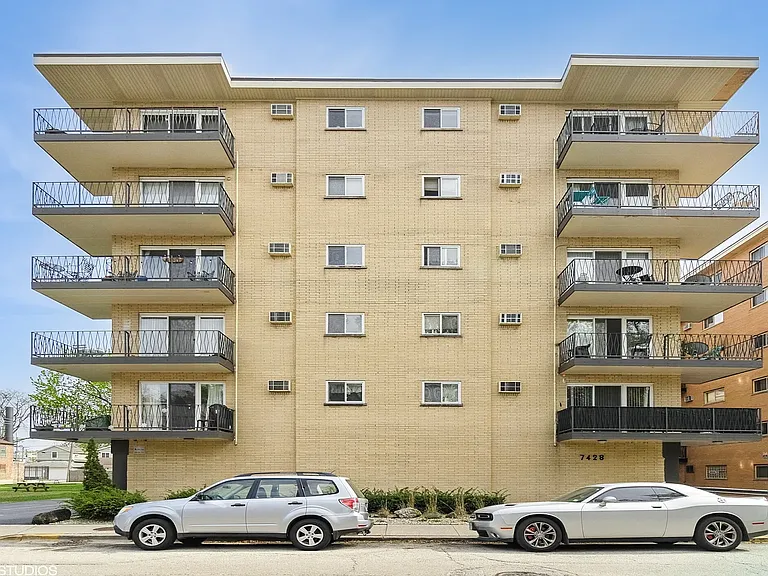 7428 Washington St — Photo 1