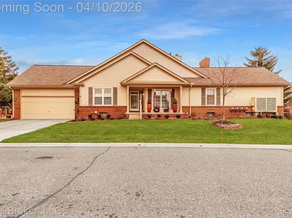 39836 Eagle Trace Dr, Northville, MI 48168