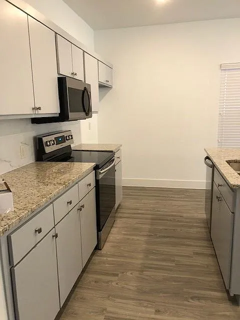 3 bed, 2.5 bath, $1,195 — Photo 3