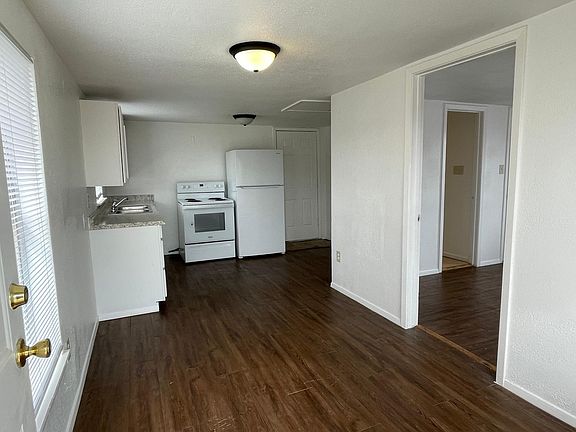 3rd image of 1602 Plum St