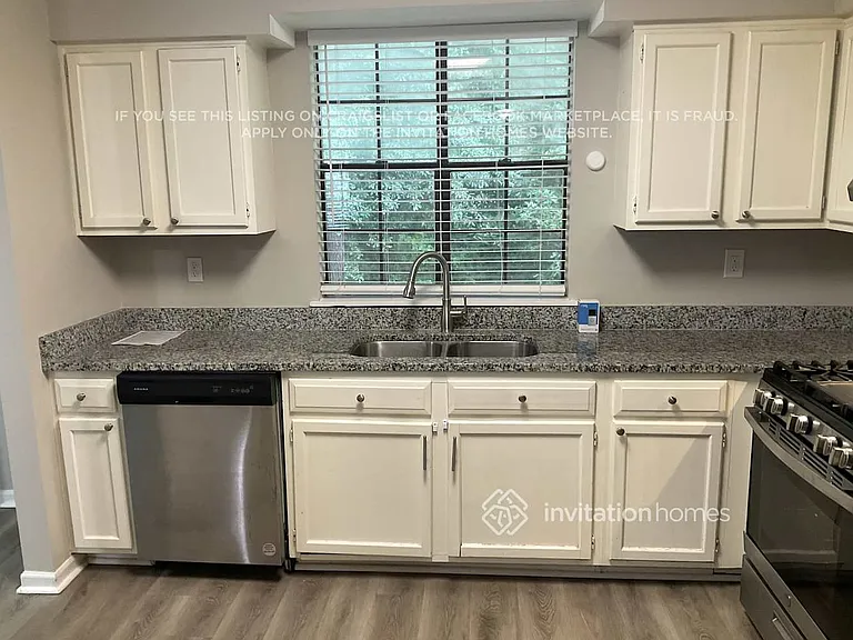 2413 Leslie Brook Dr — Photo 6