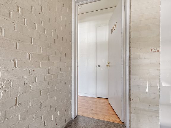 4th image of 1520 E 17th St