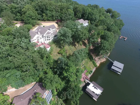 50 Point Grand Ct, Savannah, TN 38372