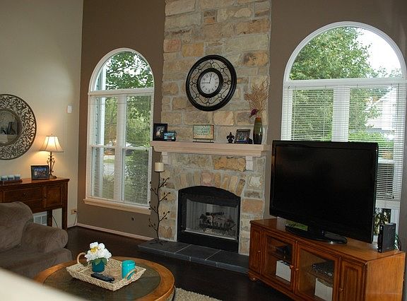 4th image of 1126 Dorchester Ln