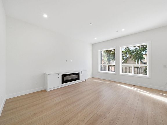 5th image of 45130 Watson Rd