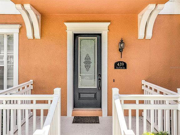 4th image of 439 Old Farm Ln