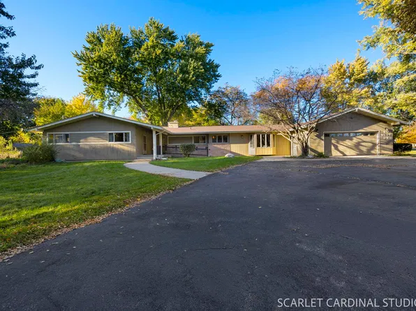 60 S West Dr, Oswego, IL 60543