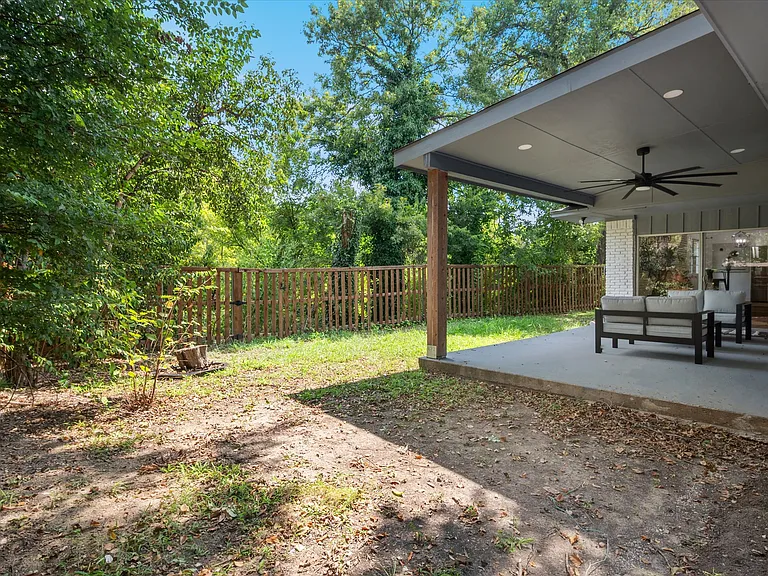 912 Glen Oaks Blvd — Photo 23