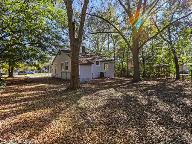 1430 Detroit St — Photo 33