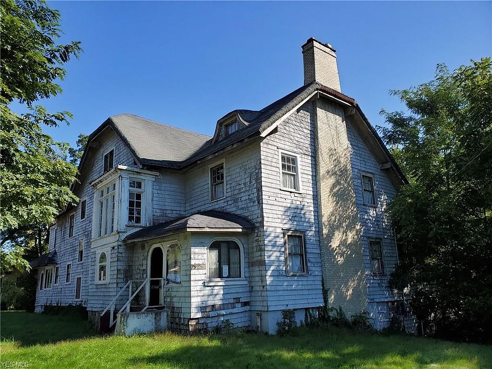 2nd image of 1009 Bryson St