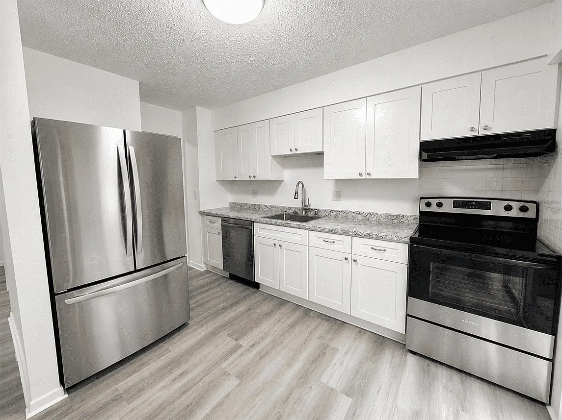 3 bed, 1.5 bath, 921 sqft, $1,195 — Photo 3