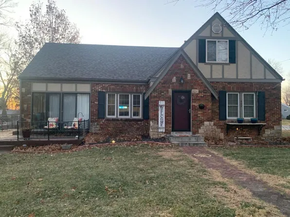 402 S Doyle St, Louisburg, KS 66053
