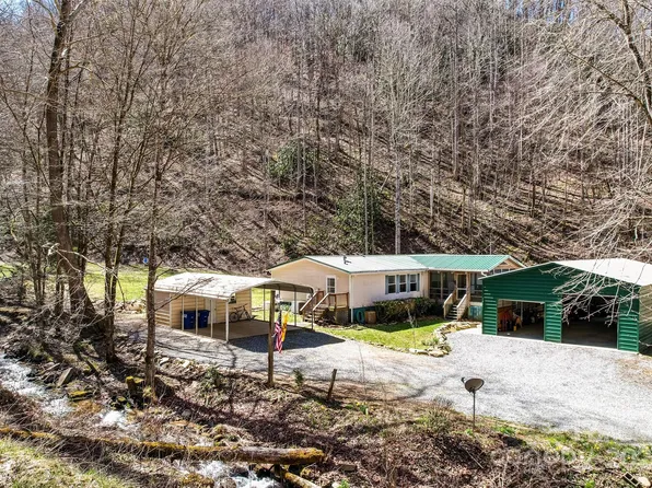 9 Herbs Rd, Whittier, NC 28789