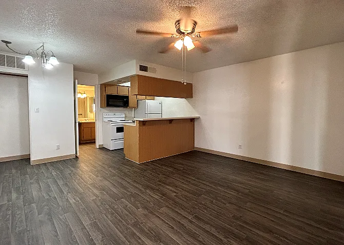 Laurel Lane — Photo 15