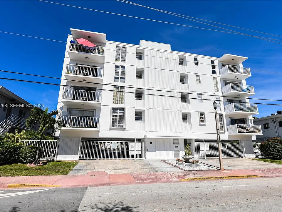 8305 Crespi Blvd #4D
