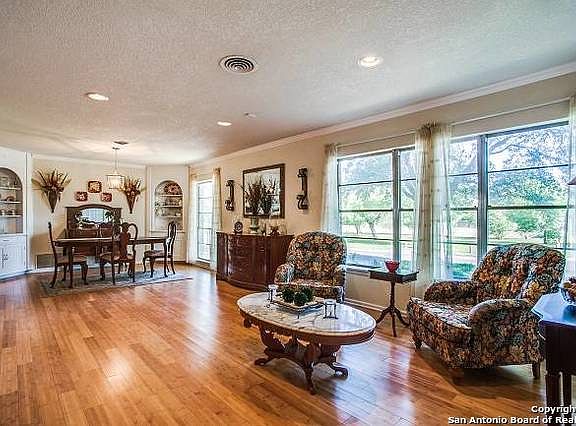 5th image of 614 Wyndale St