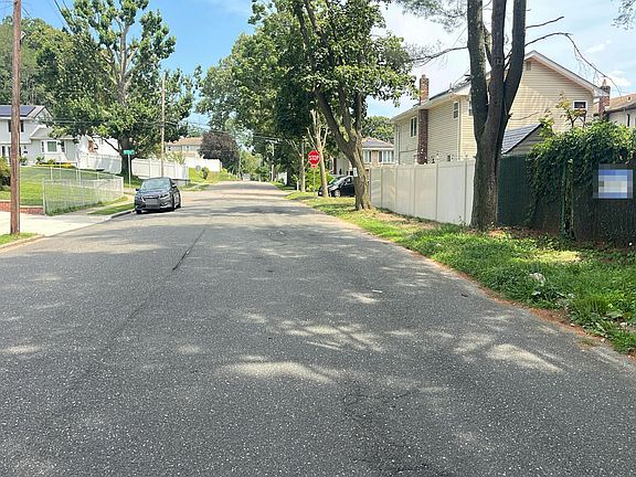 4th image of 3 Perry Ln