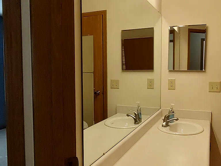 Main Full Bath 2nd view