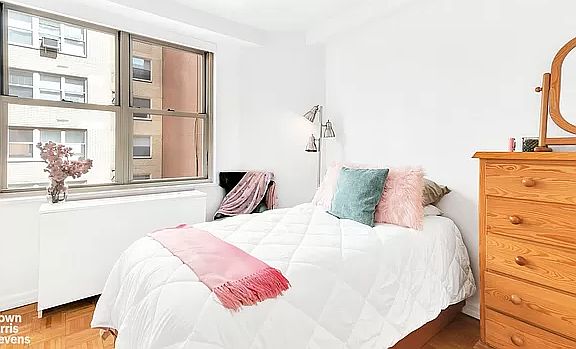 3rd image of 520 E 72nd St APT 3P