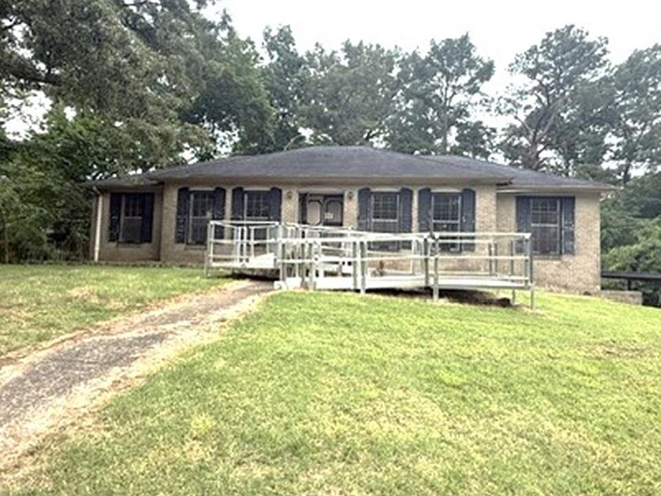 1st image of 749 Forestwood Rd