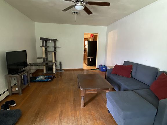 3rd image of 1304 W Maple St