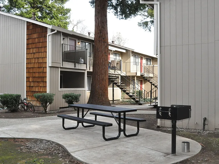 Stadium Village Apartments — Photo 9