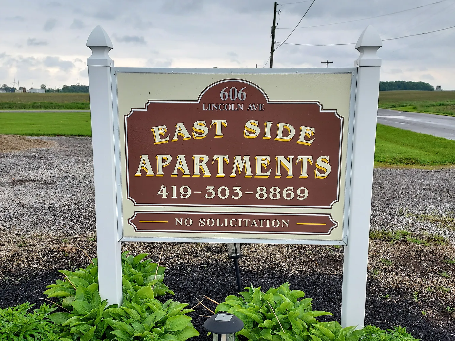 3 bed, 900 sqft, $1,175 — Photo 1