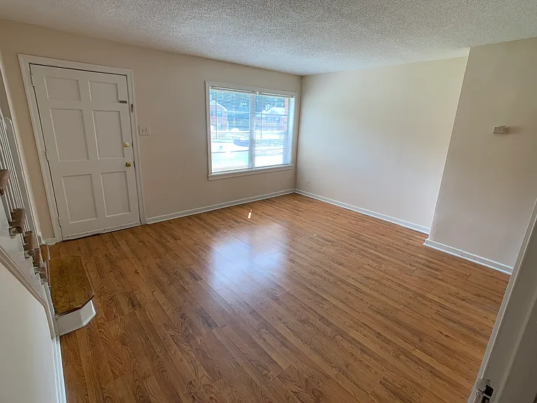 1683 Valley Ave — Photo 8