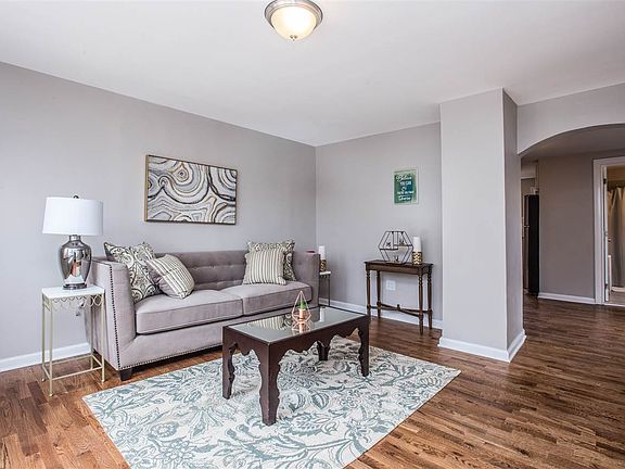 3rd image of 244 Custer Ave