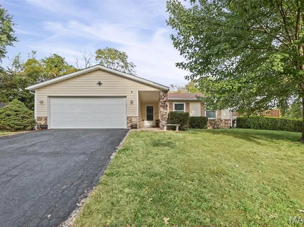 15 Las Olas Dr, Belleville, IL 62221