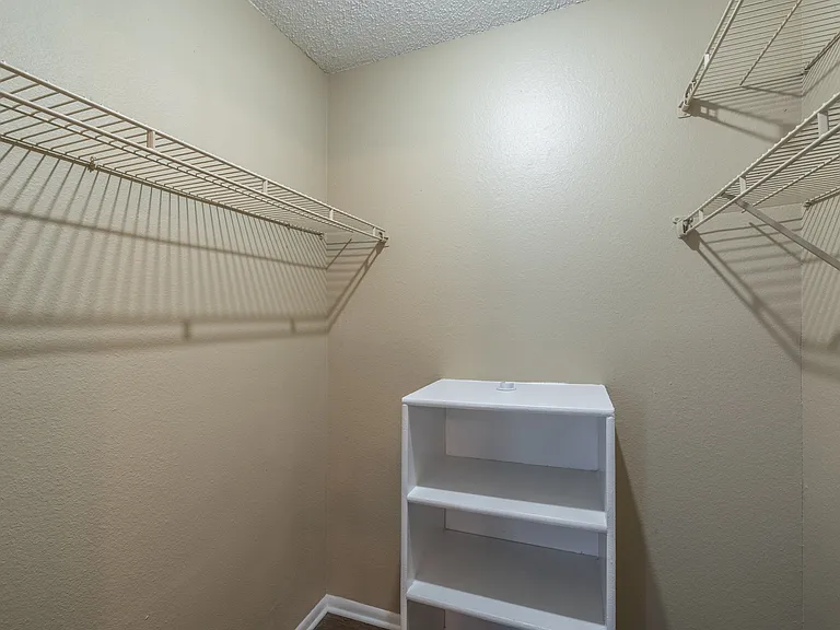 Sutton House Apartments — Photo 27