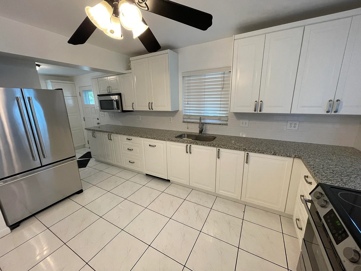 3 bed, 2.0 bath, 1520 sqft, $3,500 — Photo 2
