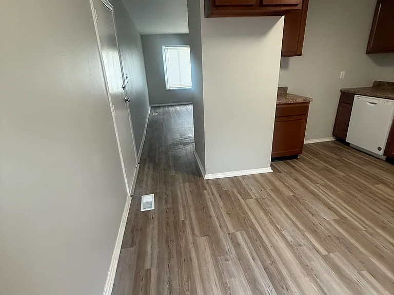 1442 Swinger Dr — Photo 6