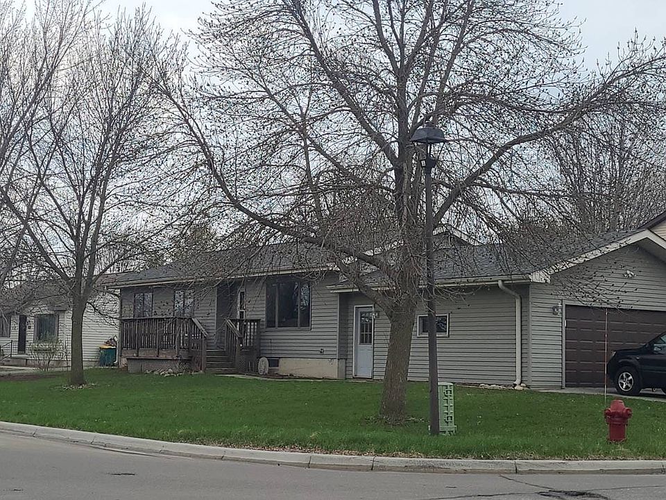 1st image of 164 Pacific Ave W